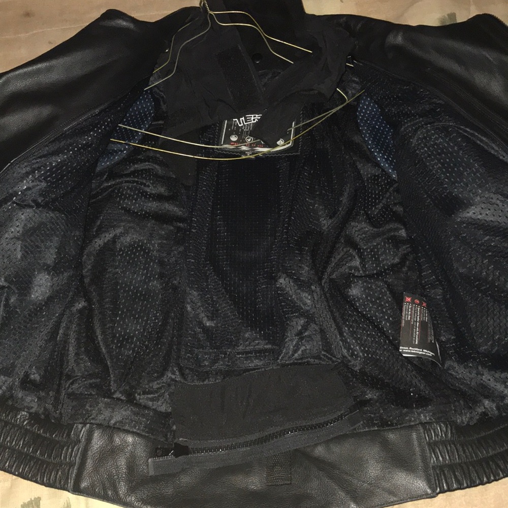 A leather jacket for motorcycling with elbow-arm - Picture 3 of 8